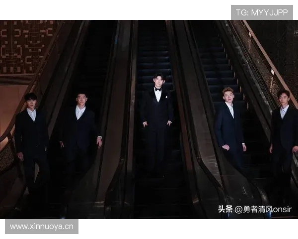 冯彦哲私下的一杯咖啡都像在晒奢侈品，刷到这图我真怀疑人生